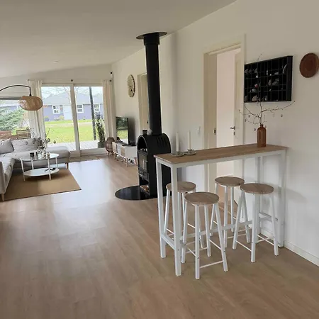 Semesterbostad Modernised Near Woods And